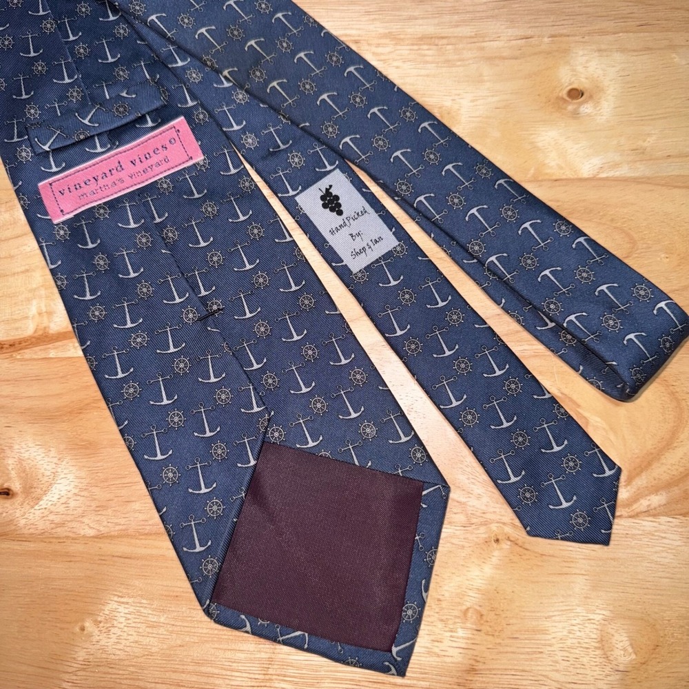 Vineyard Vines Silk Tie Blue Nautical Anchor Made in USA Preppy Menswear - Picture 4 of 4